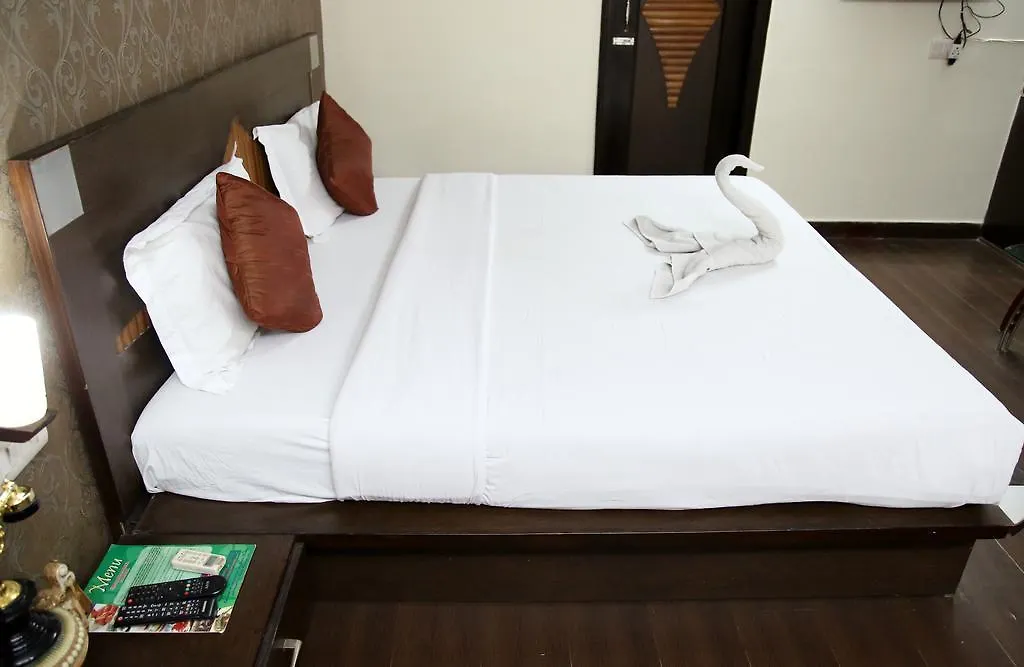 ***  Hotel Ananda India
