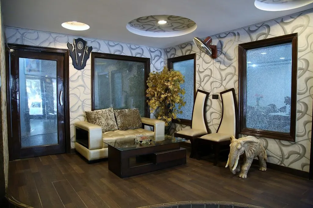 ***  Hotel Ananda India